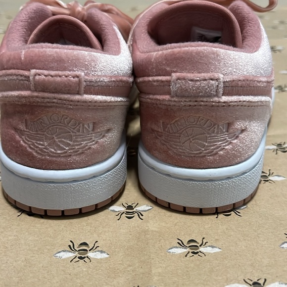 Pink velvet Jordan’s - Picture 3 of 6